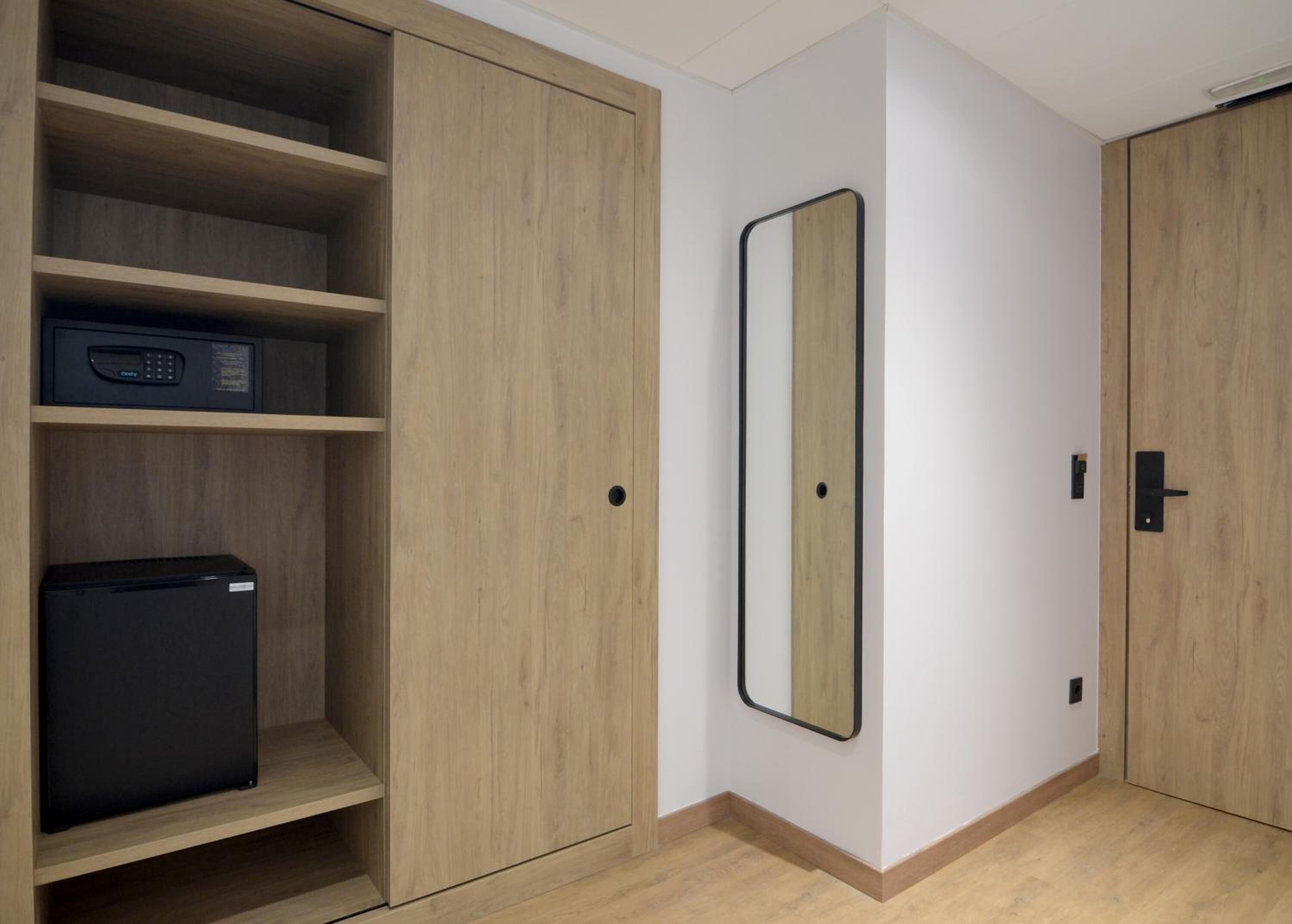 minibar, in-room safe, desk, laptop workspace