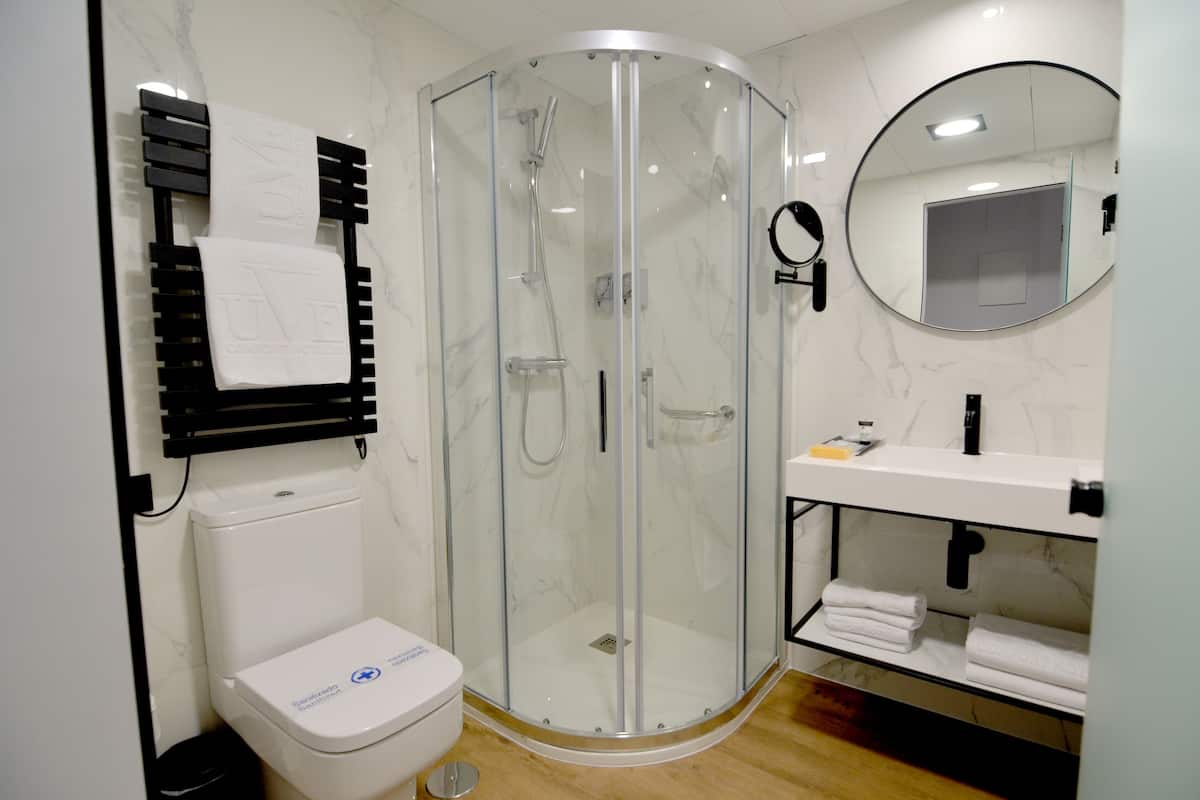 shower, free toiletries, hair dryer, towels