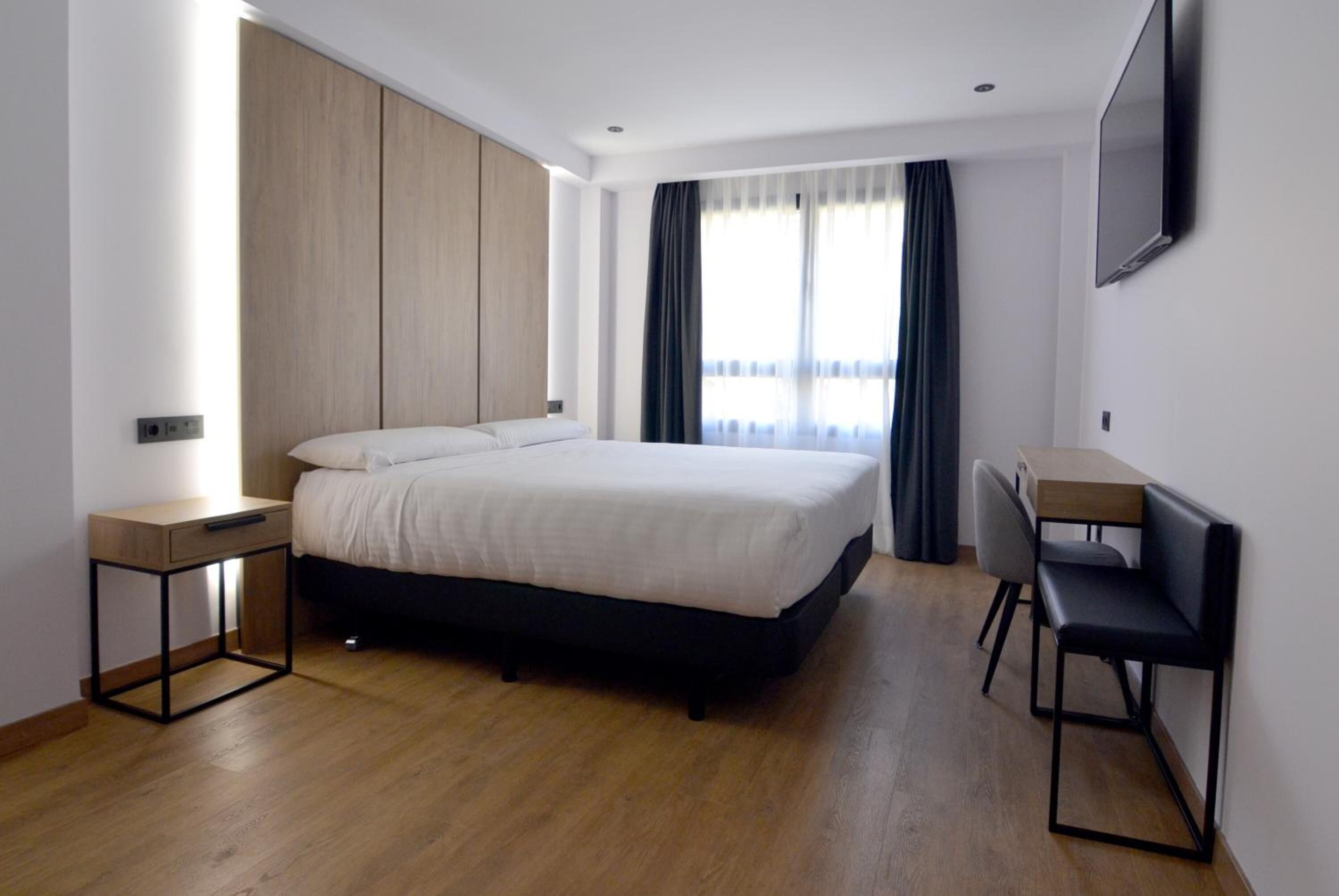 minibar, in-room safe, desk, laptop workspace