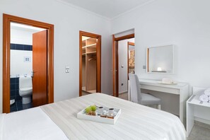 2 bedrooms, in-room safe, iron/ironing board, free WiFi