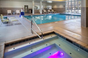 Una piscina cubierta