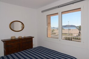 2 dormitorios, tabla de planchar con plancha, wifi gratis y ropa de cama