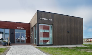 Front of property - Sula Rorbuer og Havhotell (Frøya)