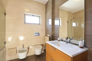 Bathtub, hair dryer, bidet, towels