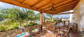 5BR Home - Pool Parking & Tennis Court