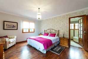 5 Schlafzimmer, Bügeleisen/Bügelbrett, kostenloses WLAN, Bettwäsche