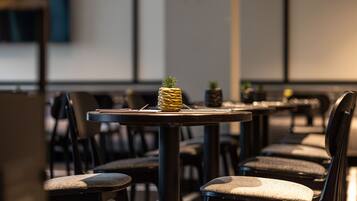 Tägliches Frühstücksbuffet gegen Gebühr