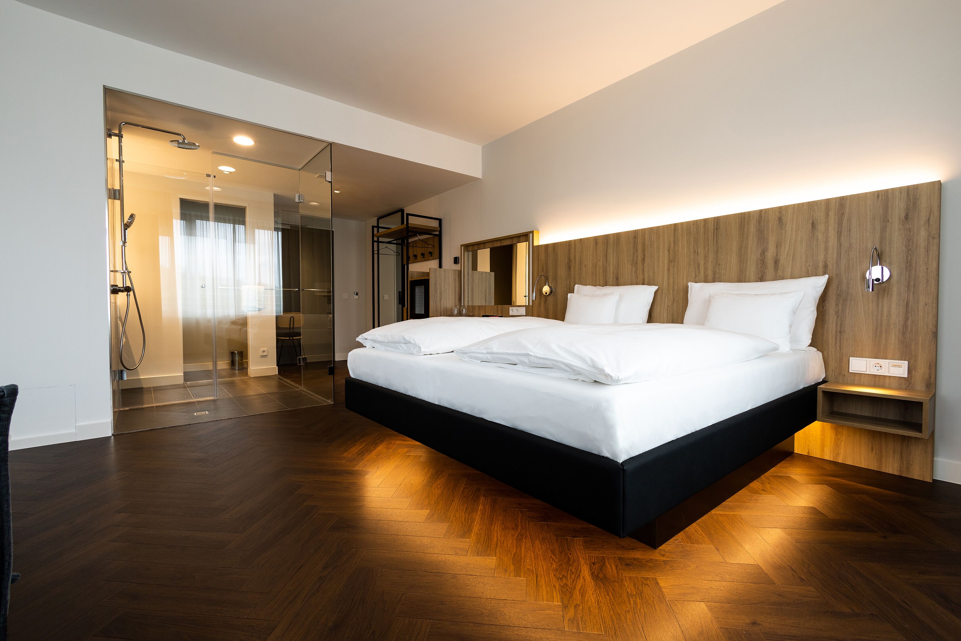 superior studio suite | minibar, in-room safe, individually decorated, individually furnished