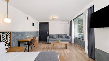 1 bedroom, in-room safe, desk, soundproofing