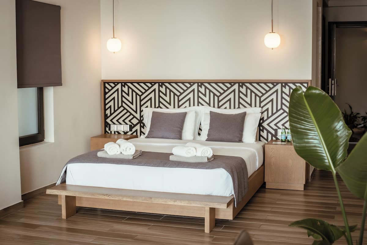 In-room safe, desk, soundproofing, free WiFi