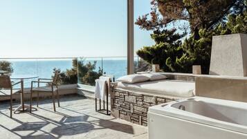 Junior Suite with Sea View and Bathtub | Teras/patio
