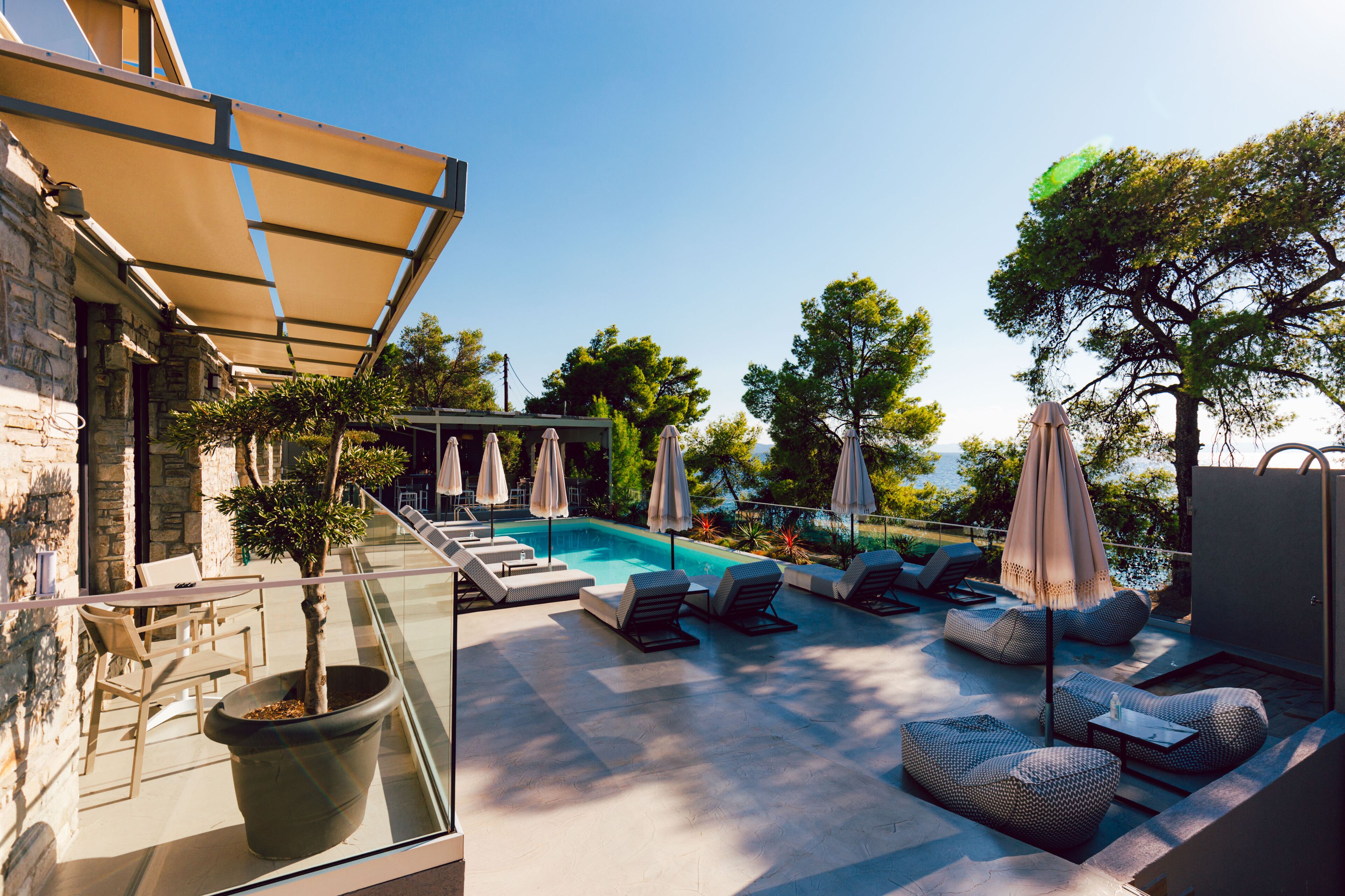 Kauden mukainen ulkouima-allas