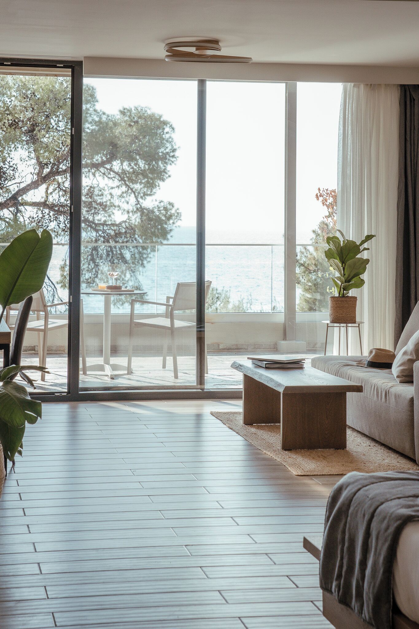 Junior Suite with Sea View and Bathtub | Caja fuerte, escritorio, sistema de insonorización y wifi gratis