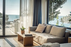 Junior Suite with Sea View and Bathtub | 客房内保险箱、办公桌、隔音、免费 WiFi