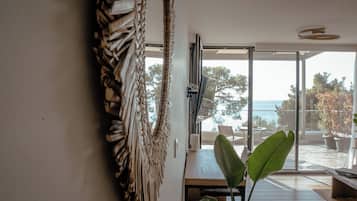 Junior Suite with Sea View and Bathtub | In-room safe, desk, soundproofing, free WiFi