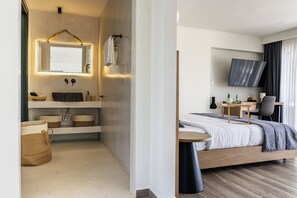 Deluxe Suite with Sea View and Jacuzzi | Zimmersafe, Schreibtisch, schallisolierte Zimmer, kostenloses WLAN