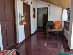 Eenvoudige kamer | Balkon