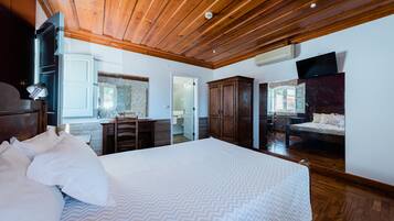 Superior Room | Desk, laptop workspace, free WiFi, bed sheets