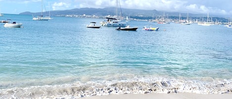 Una spiaggia nelle vicinanze, teli da spiaggia