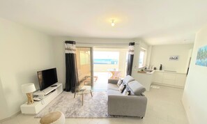 Smart TV - Luxury T3 apartment, Waterfront (Les Trois-Îlets)