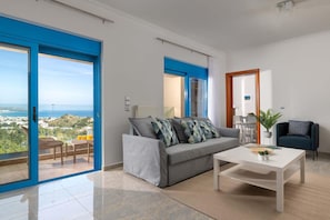 Smart TV, fireplace, ping pong