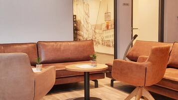 TV connectée de 43 pouces avec chaßnes par satellite, télévision