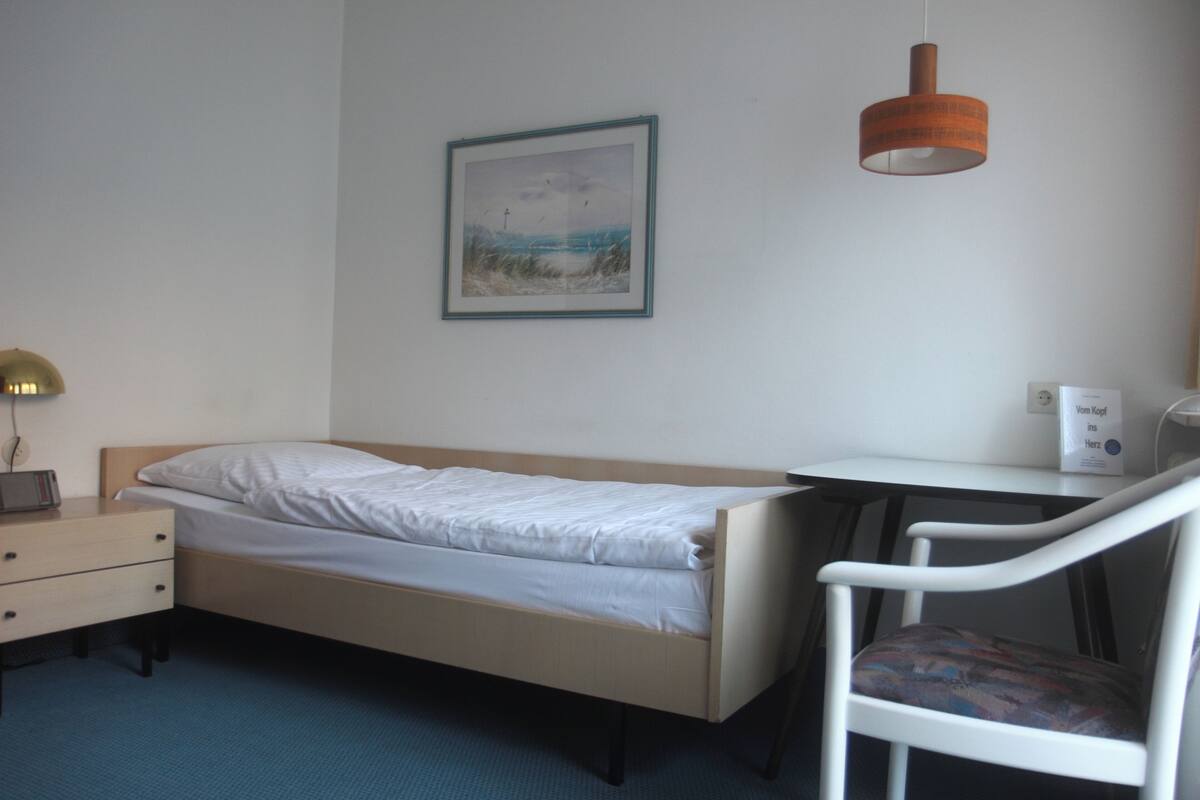 Minibar, desk, free WiFi, bed sheets