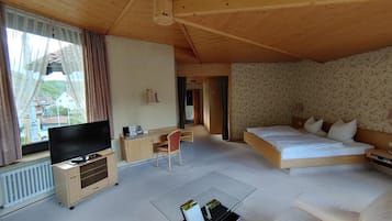 Minibar, desk, free WiFi, bed sheets