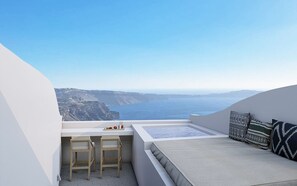 Mystic Suite (Outdoor Hot Tub - Caldera View) | Terrace/patio - CILON Suites (Santorini)