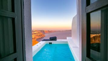 Private spa tub