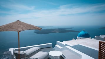 Grand Suite - Private Terrace (Outdoor Hot Tub - Caldera View) | Vista para praia/oceano