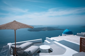 Grand Suite - Private Terrace (Outdoor Hot Tub - Caldera View) | Vista para praia/oceano