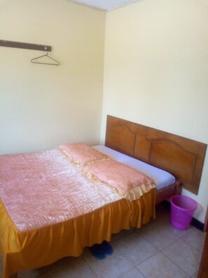 Single Room | Bed sheets - Kikuyu Guest House (Kikuyu)