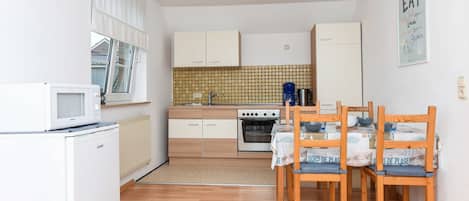 Frigorifero, microonde, forno