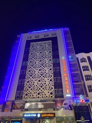 Façade de l’hébergement - soirée/nuit