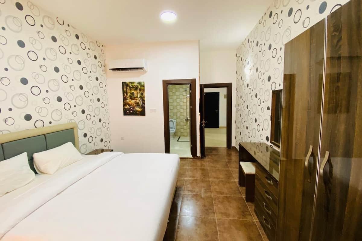 Premium bedding, desk, rollaway beds (free), WiFi (free)