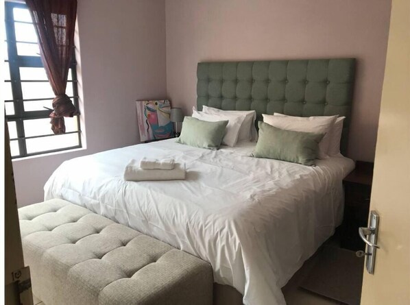 3 quartos, ferros/tábuas de passar roupa, Wi-Fi, roupa de cama