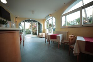 Bar (in der Unterkunft)