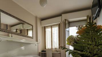 Doppia Classic Vista Giardino | Tallelokero huoneessa, työpöytä, silitysrauta/-lauta, ilmainen Wi-Fi