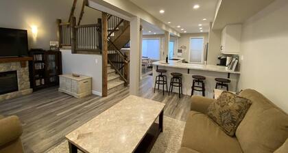 Discover modern mountain living at its finest in our beautifully renovated ski-in/ski-out townhouse.