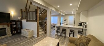 Discover modern mountain living at its finest in our beautifully renovated ski-in/ski-out townhouse.