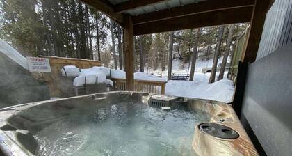 Discover modern mountain living at its finest in our beautifully renovated ski-in/ski-out townhouse.