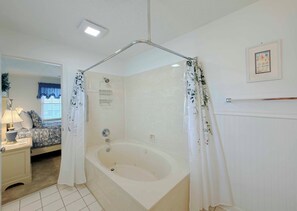 Combined shower/bathtub - Suit Up - Walk to Beach (Channelfront) in Garden City Beach (Garden City)