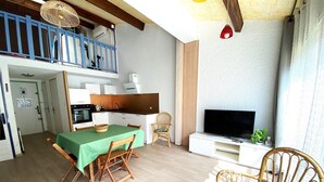 A compact living space with a dining area, kitchenette, and a seating area with a TV. - "Le St Jean" Duplex 4 persons near the sea-wifi-clim (La Ciotat)
