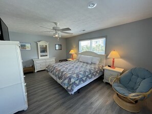 7 bedrooms, Internet - Vitamin Sea - Oceanfront in Surfside Beach (Surfside Beach)