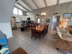 Interior - Vitamin Sea - Oceanfront in Surfside Beach (Surfside Beach)