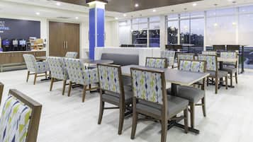 Desayuno buffet incluido todos los días