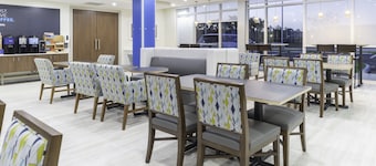Holiday Inn Express & Suites Fort Myers Airport by IHG