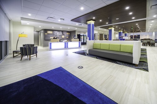 Holiday Inn Express & Suites Fort Myers Airport by IHG