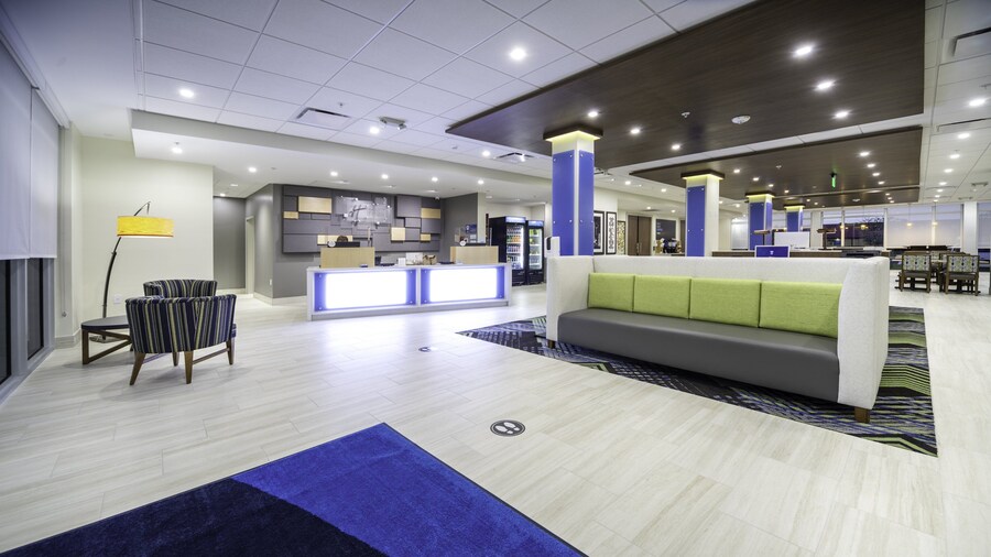 Holiday Inn Express & Suites Fort Myers Airport by IHG